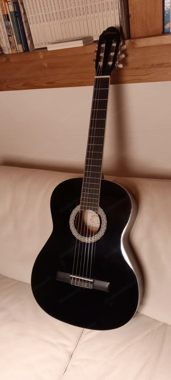 schöne Klassikgitarre, guter Zustand, neue Saiten