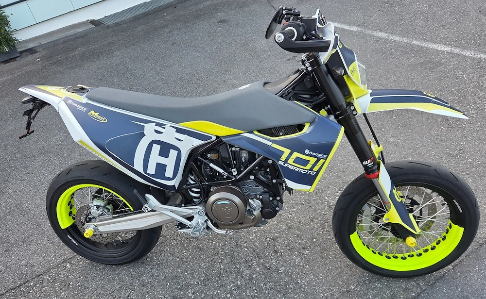 Husqvarna 701 SM 2022, offene Leistung eingetragen, nur 8980 km