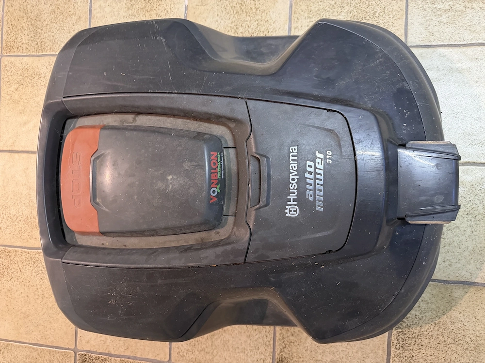 Rasenroboter Marke Husqvarna inkl. Dach