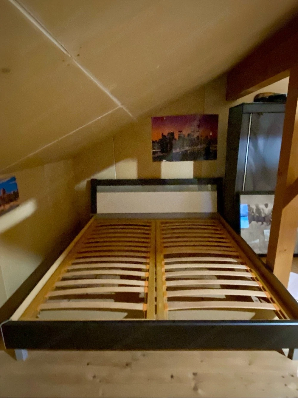 Doppelbett mit 2 Lattenrosten & 2 Nachtkästchen   gepflegt