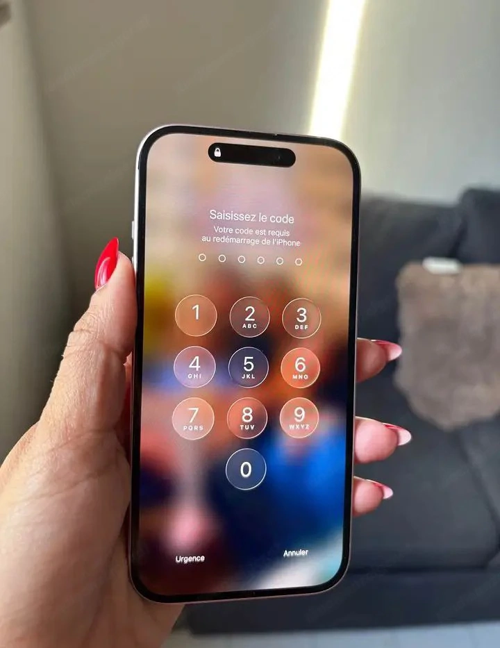 iPhone 15 einfach Rosa 