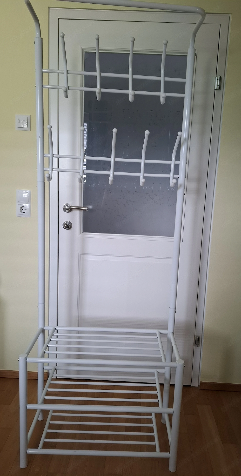 Garderobe gratis abzugeben
