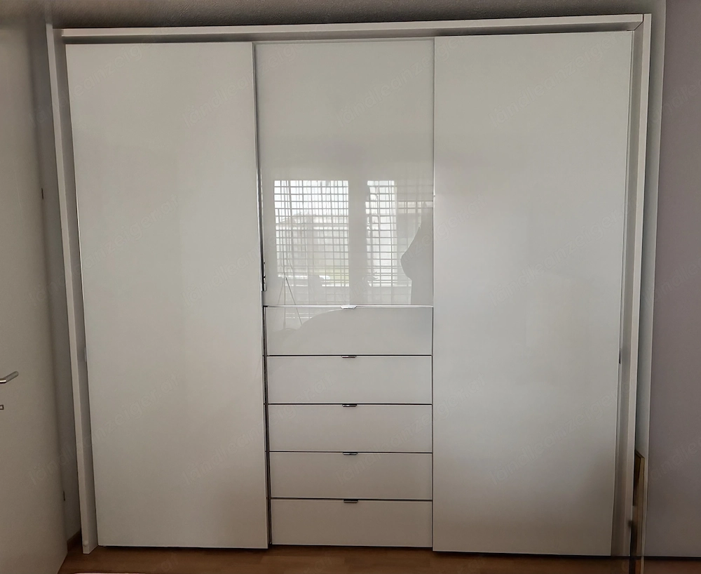 Schwebetürenschrank