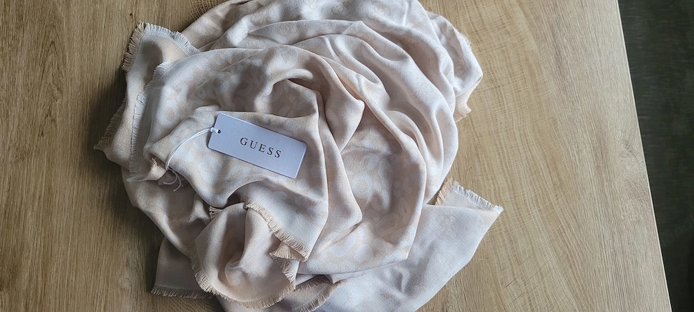 NEU mit Etikett Guess Schaltuch 