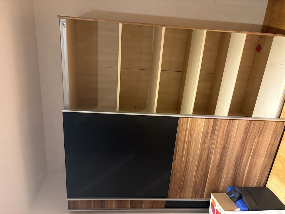 Kleiderschrank 