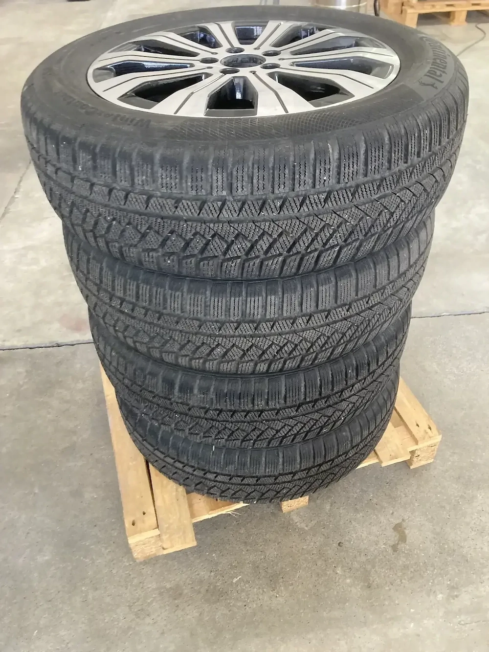 Winterräder WinterContact TS850P SSR 215 60 R18 102T XL  (4STk)  für Mercedes EQA