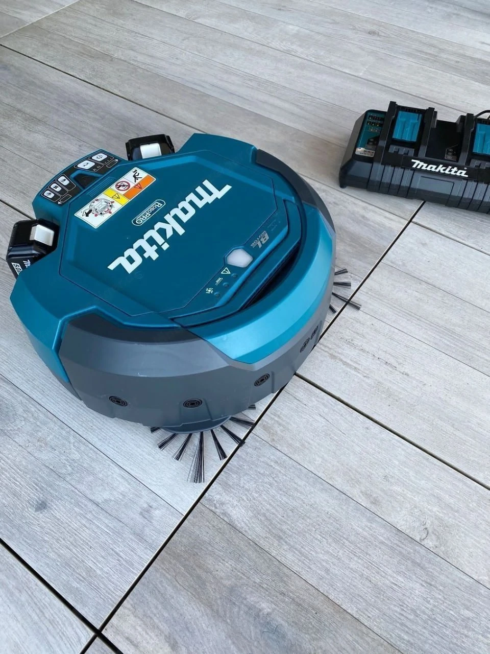Makita DRC200Z Akku-Saugrobote