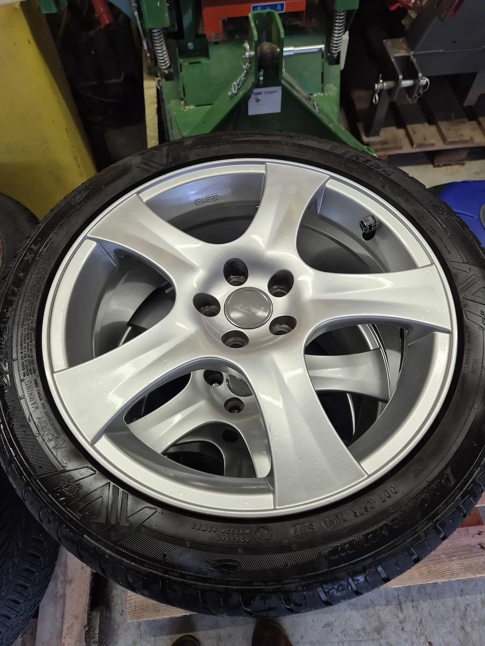 Alufelgen 17 Zoll + Bereifung 225 45 R 17