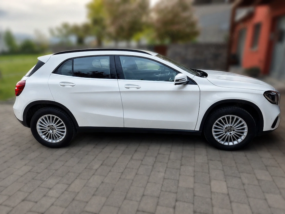 Mercedes Benz GLA Style 180 - echte Gelegenheit mit extrem wenigen Kilometern