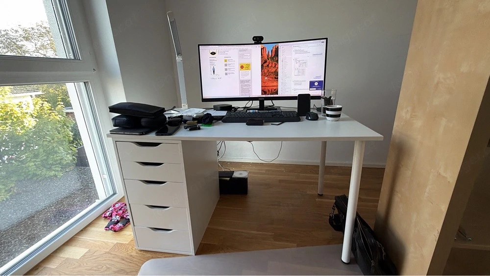 schreibtsich mit stuhl 