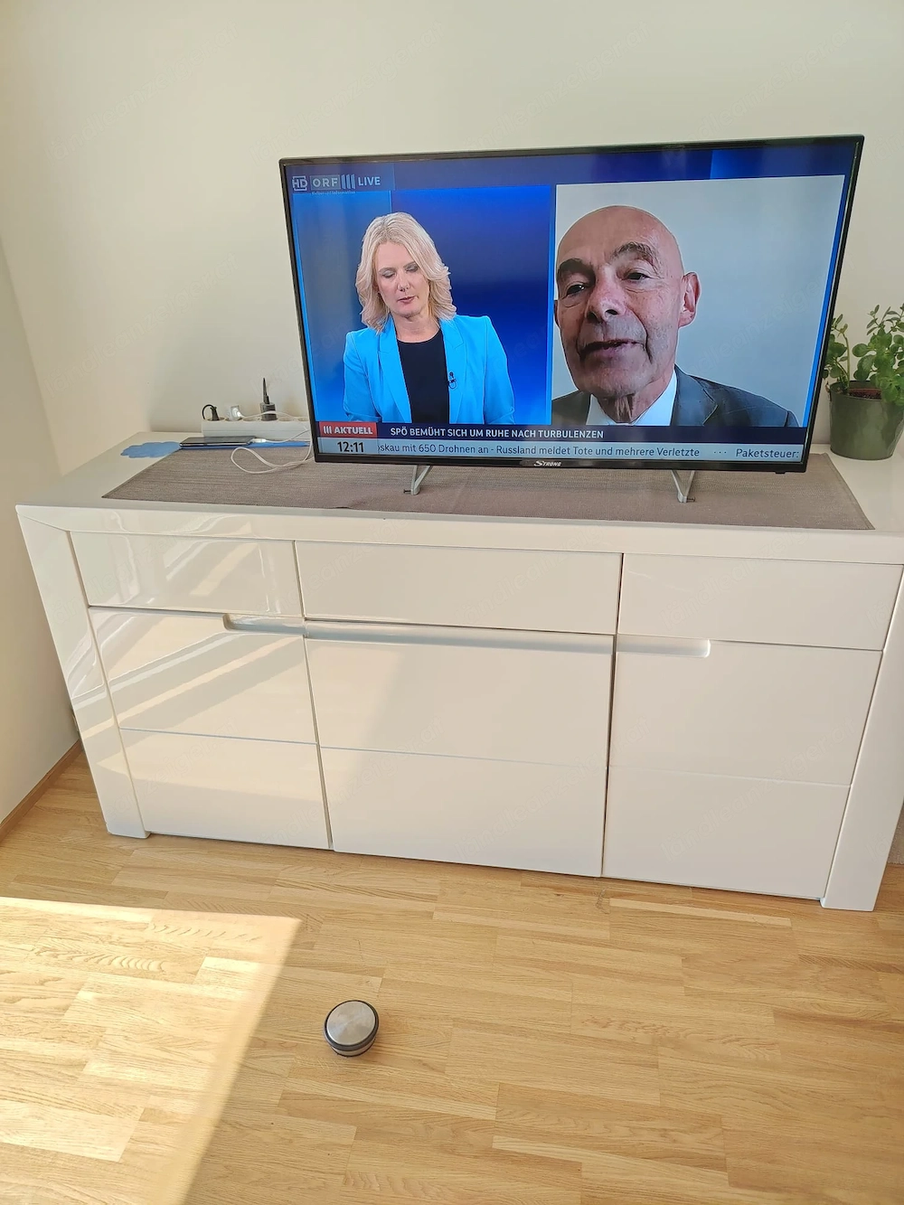 Sideboard in Farbe weiß 