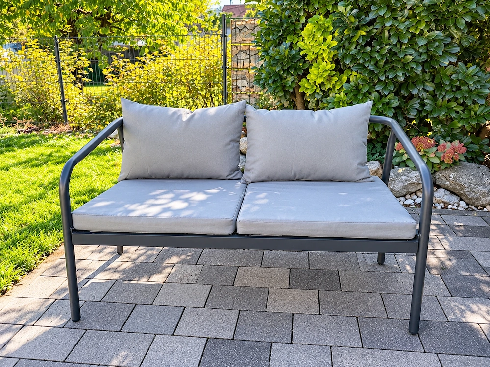 vidaXL 2-Sitzer-Gartenbank mit Polstern   sehr guter Zustand