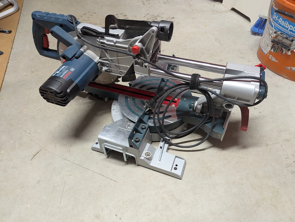 Bosch Professional Kapp- und Gehrungssäge GCM 80 SJ