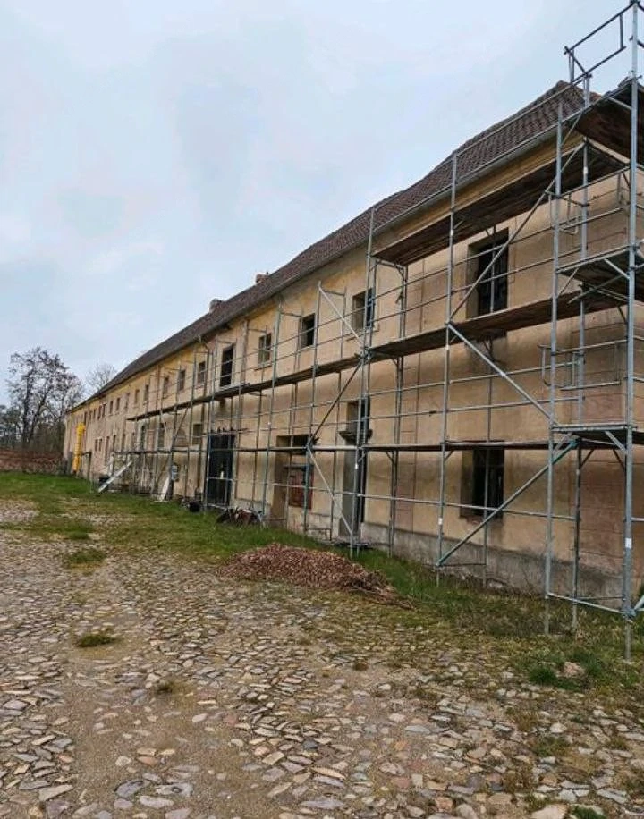 GEBRAUCHTES GERÜST - Arbeitslänge 15 m, Arbeitshöhe 12,2 m, Arbeitsbereich 207 m .