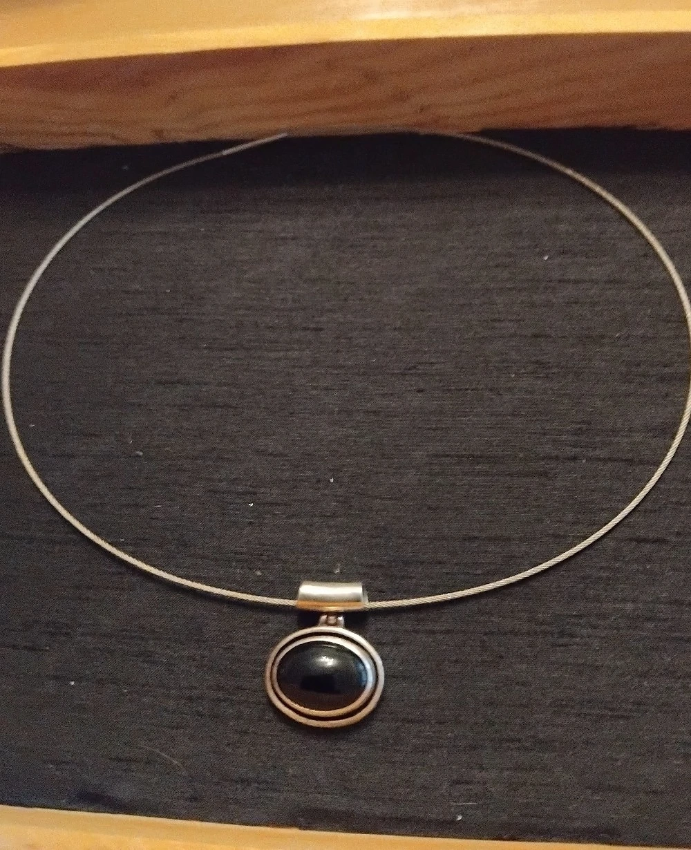 Anhänger und Halsreif in 925 Silber