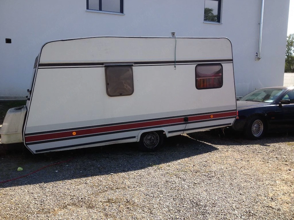 alter Wohnwagen