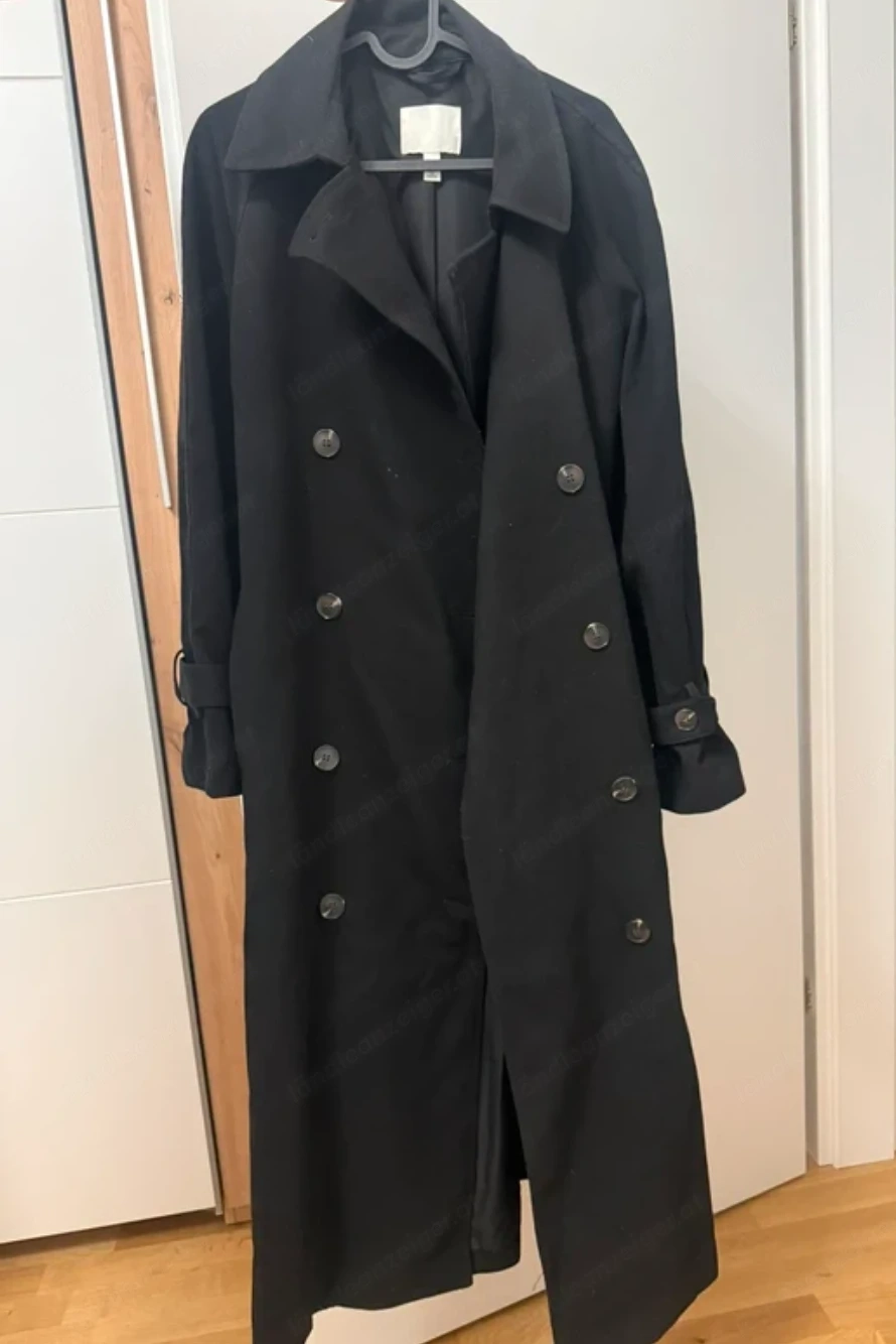 Schwarzer Trenchcoat   langer Mantel