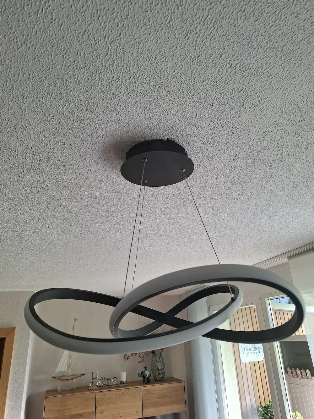 Moderne geschwungene Deckenlampe