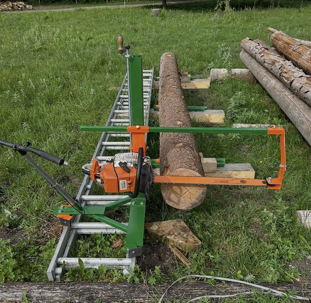 Sägewerk, Schlitten und Blockklemmen