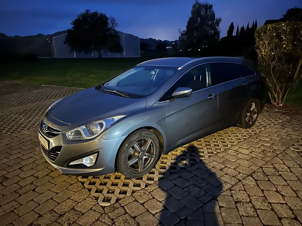 Verkaufe Hyundai i40 Kombi sehr gepflegt Nichtraucher Auto