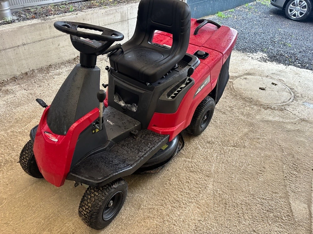 Rasentraktor XE 966 HD