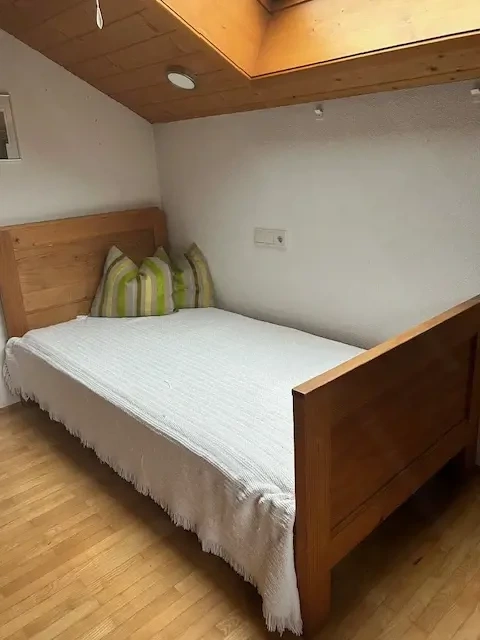 Bett  1,10 x 2 m zu verschenken