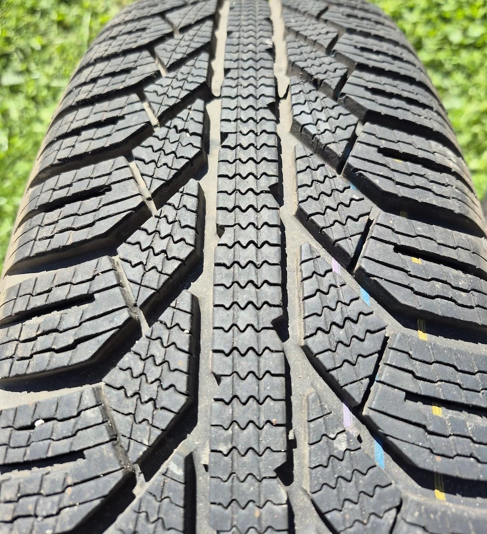 4 Stück Top Winterreifen Semperit Master-Grip