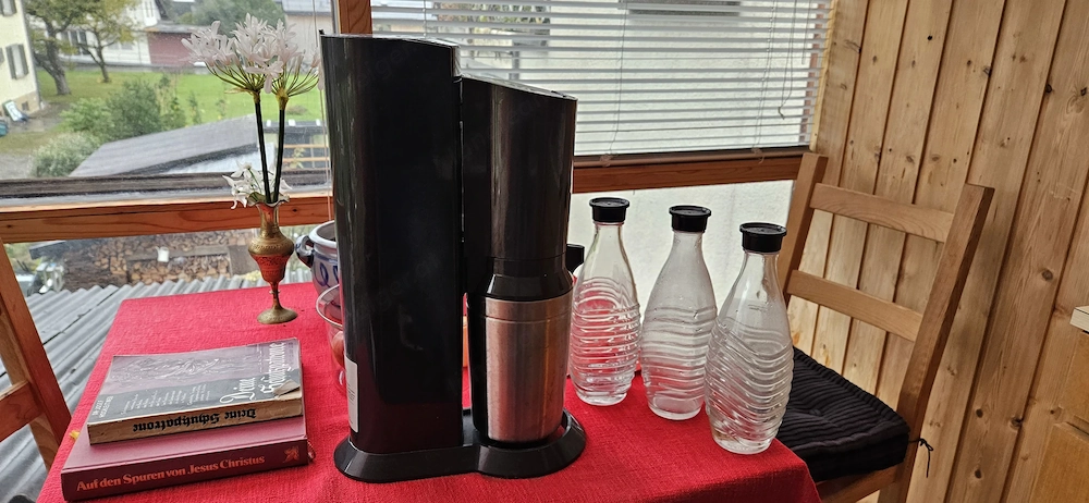 Sodastreamer mit 4 Flaschen