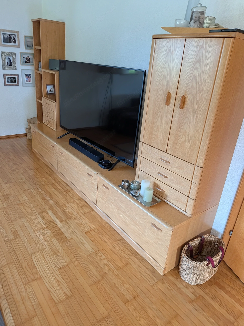 Wohnzimmerschrank und Anrichte