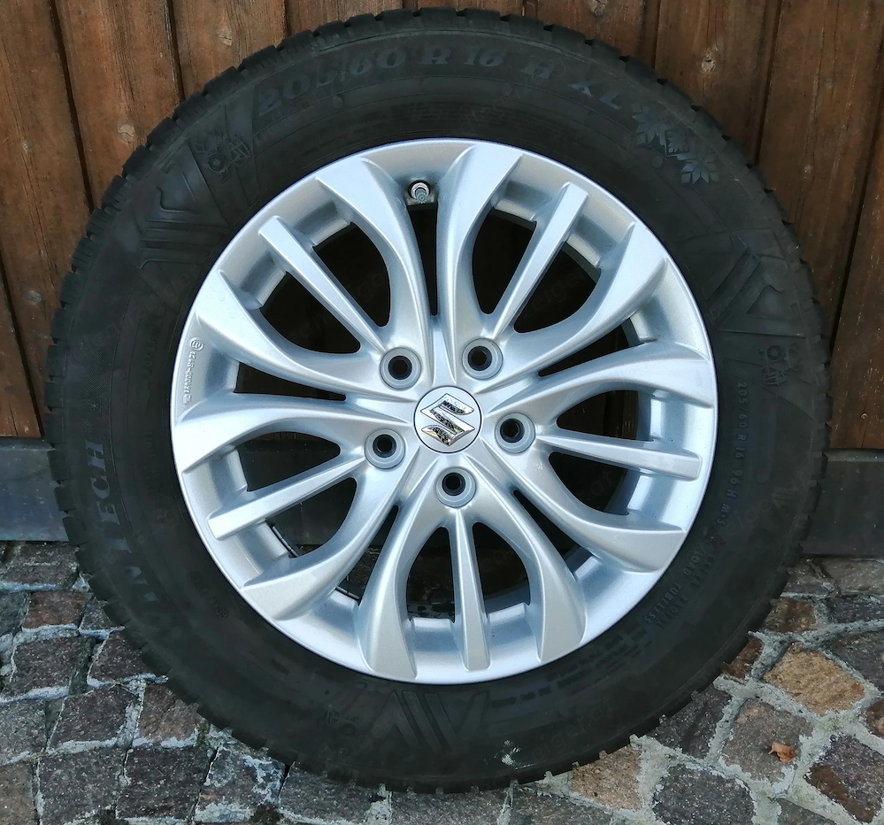 4 Winterreifen auf Alufelgen