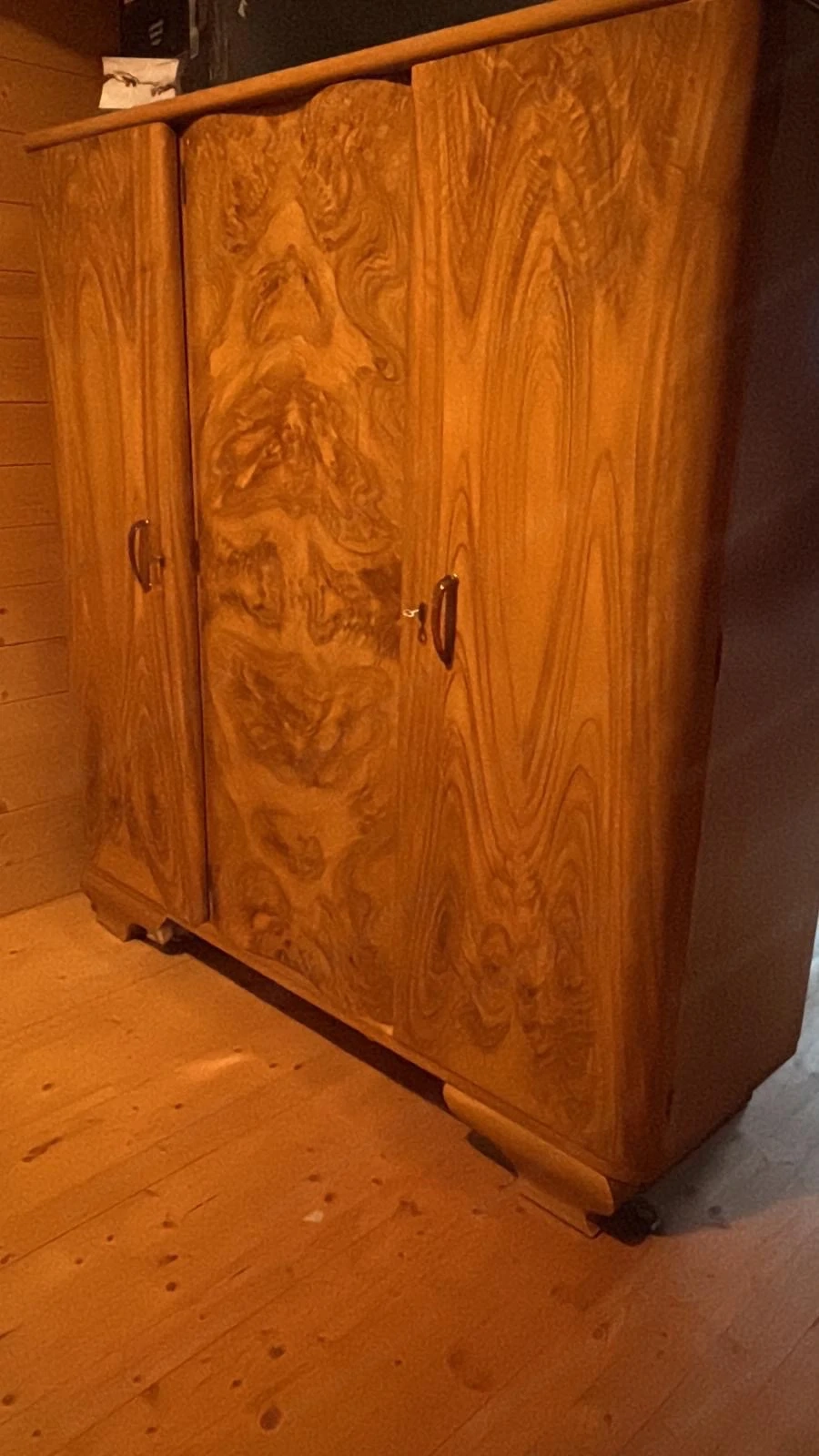 Kleiderschrank Vollholz