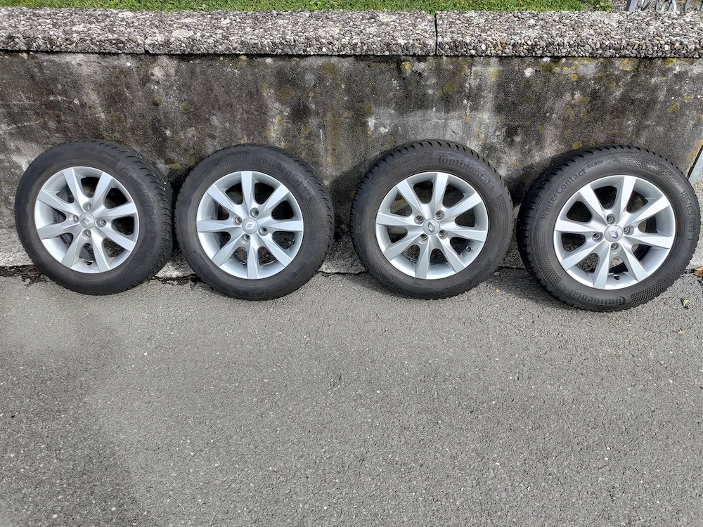 Original Renault Clio Alufelgen mit Continental Winterreifen 185 65 R15 88T