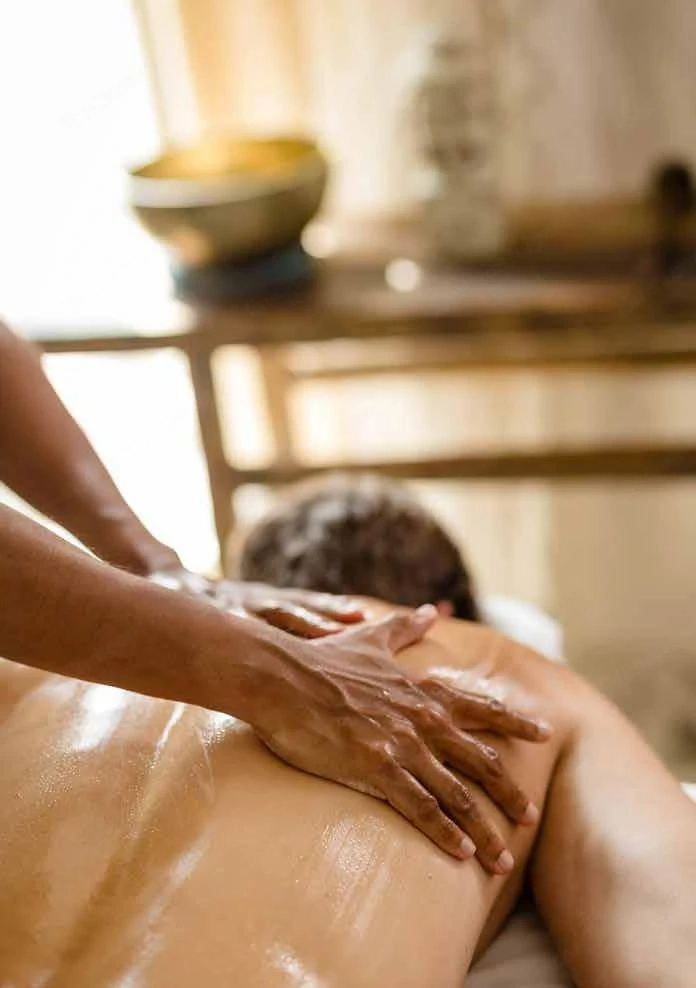 Masseurin gesucht, keine Ausbildung erforderlich