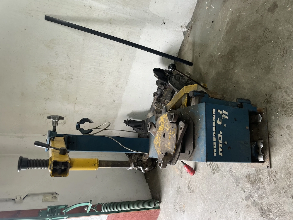 Reifenmontiermaschine