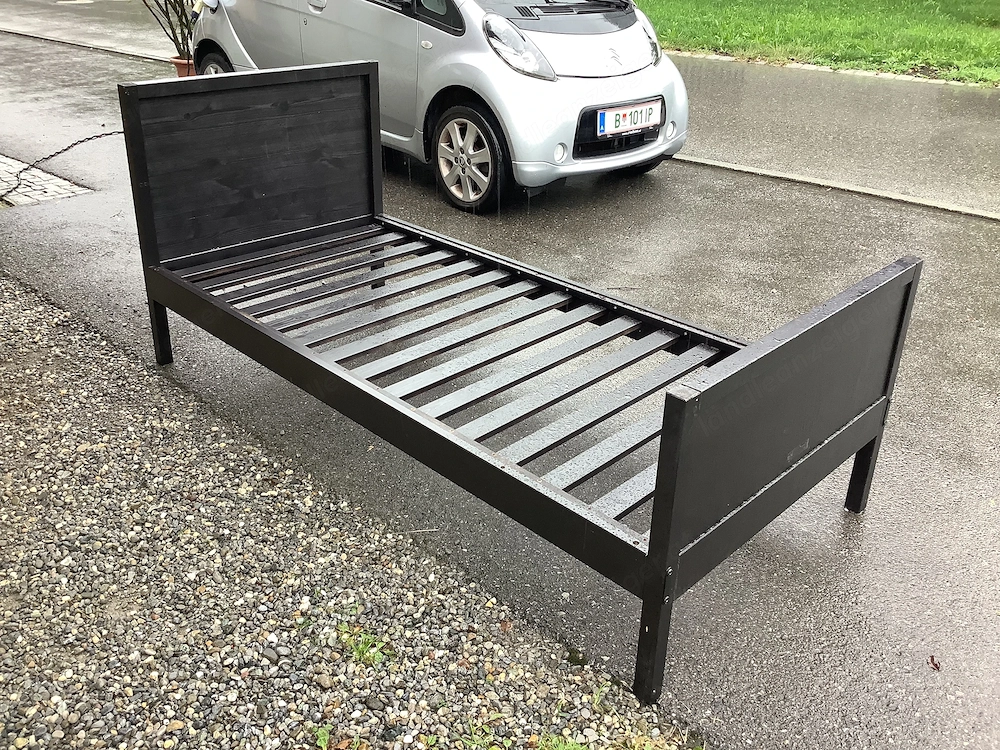 Bett zu verkaufen