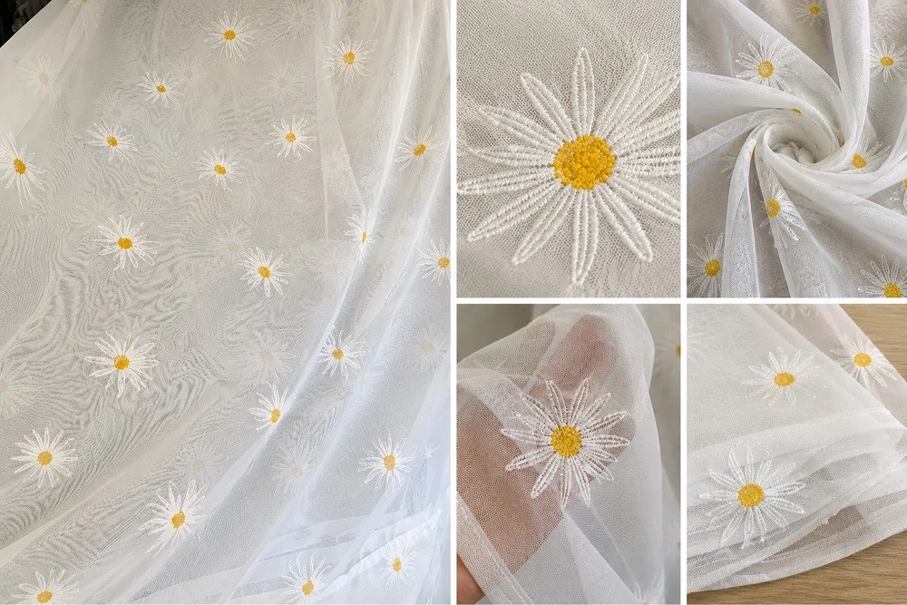 Vorhangstoff mit Blumenprint
