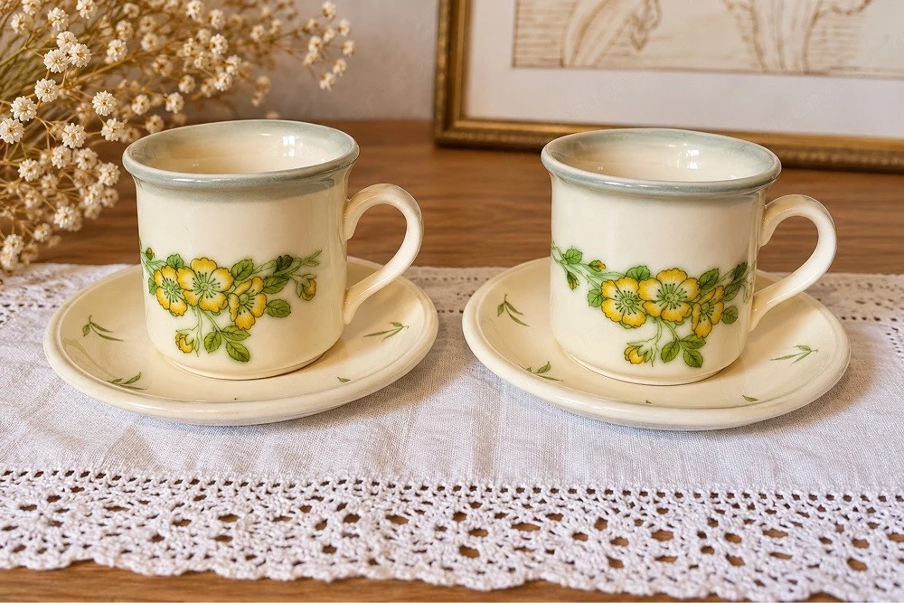 2 Stk. Kaffeetassen mit Untersetzer