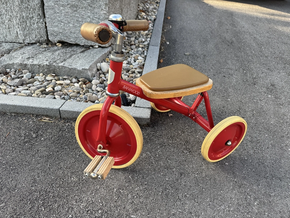 Dreirad Kinder in rot 