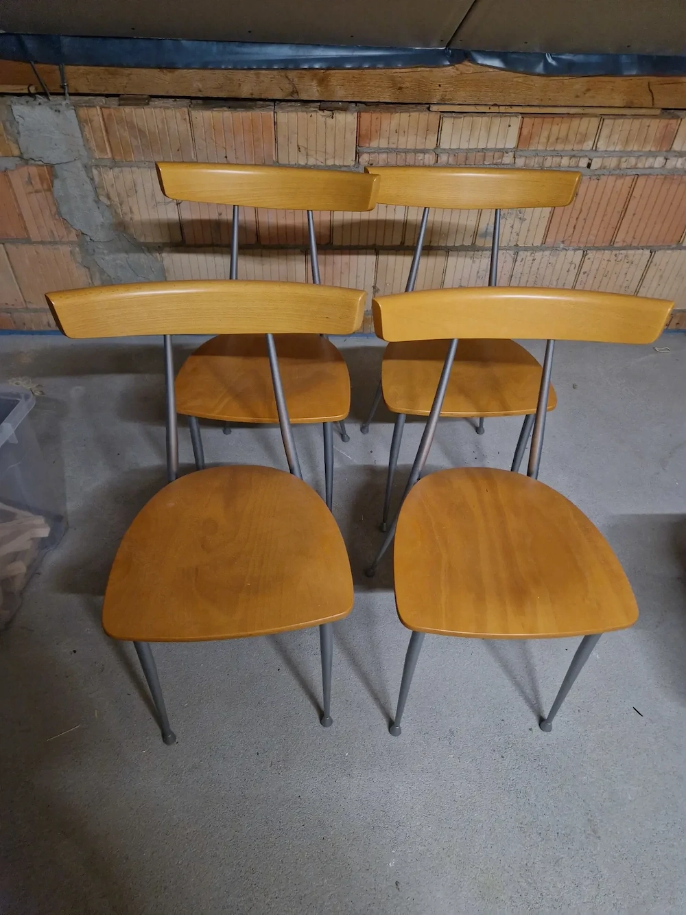 4 Stühle zu verschenken