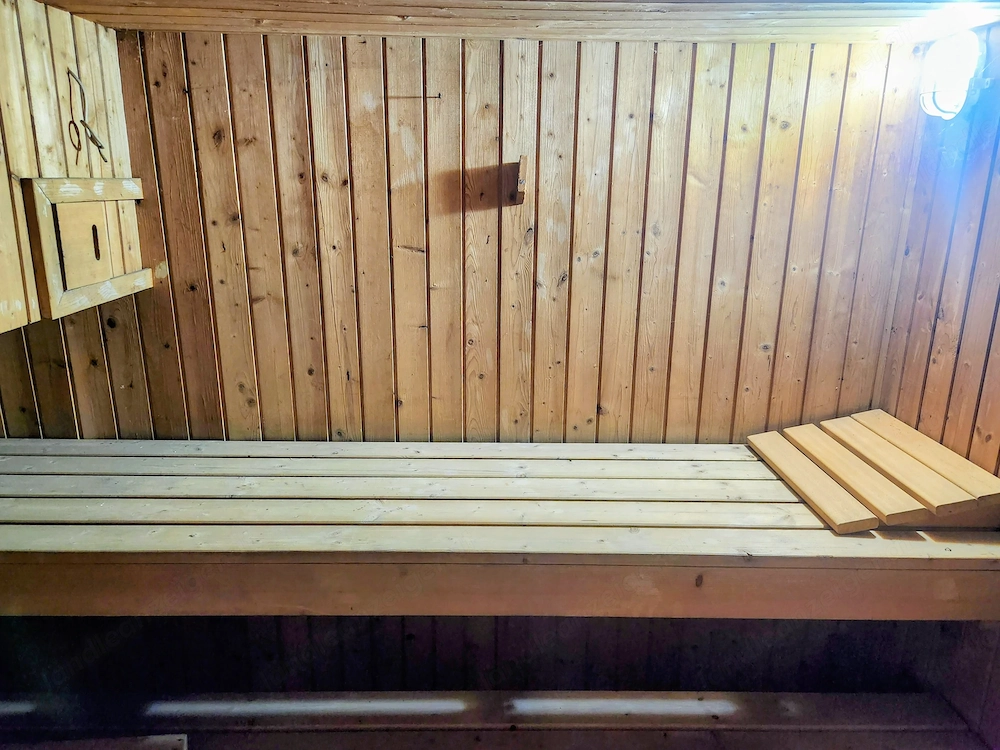 Finische Sauna mit 2 Liegen