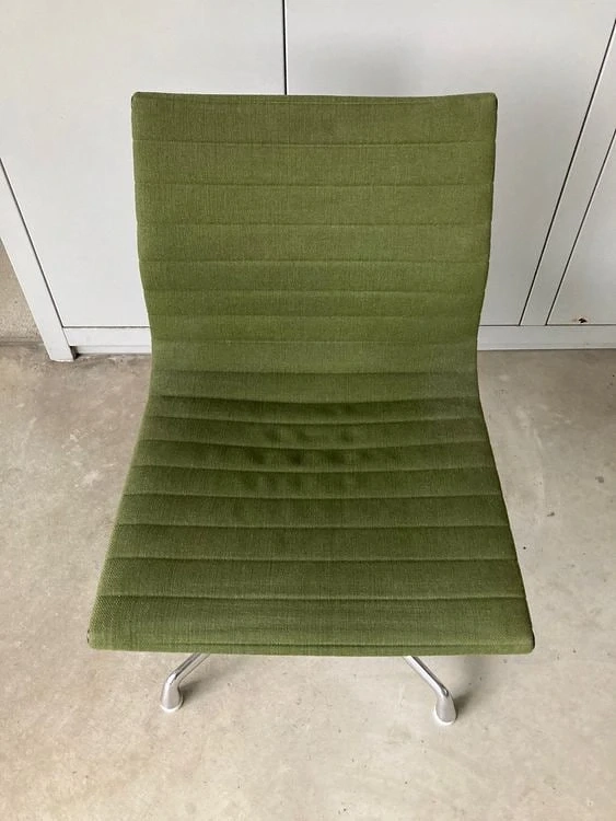 Aluminium Chair EA 105, Eames