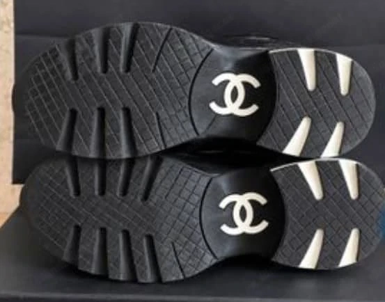 Chanel sneaker Schwarz mit Box und Zubehör
