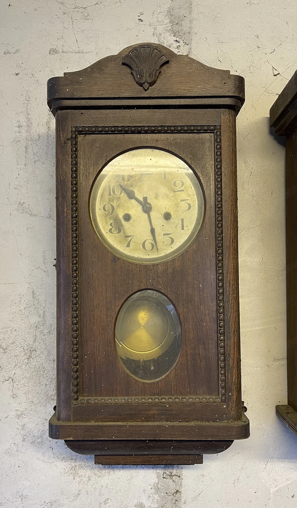 Alte Pendel Wanduhr mit Holzgehäuse