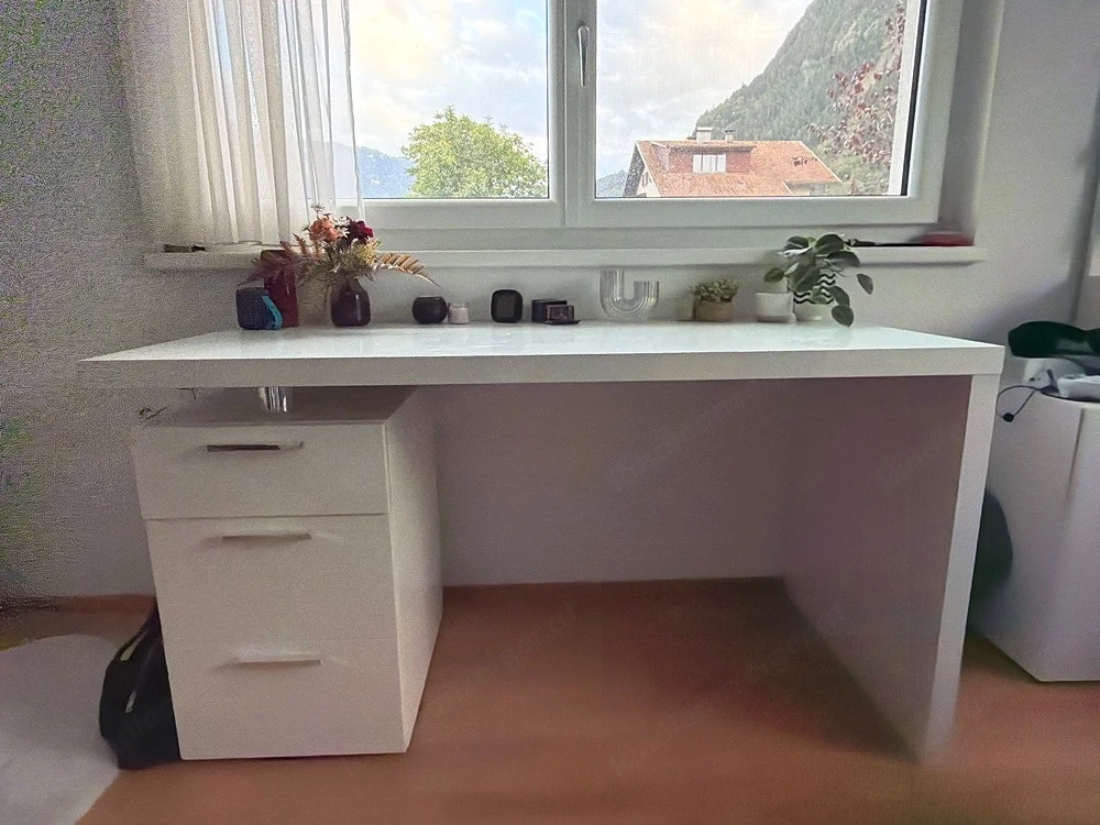  Schreibtisch
