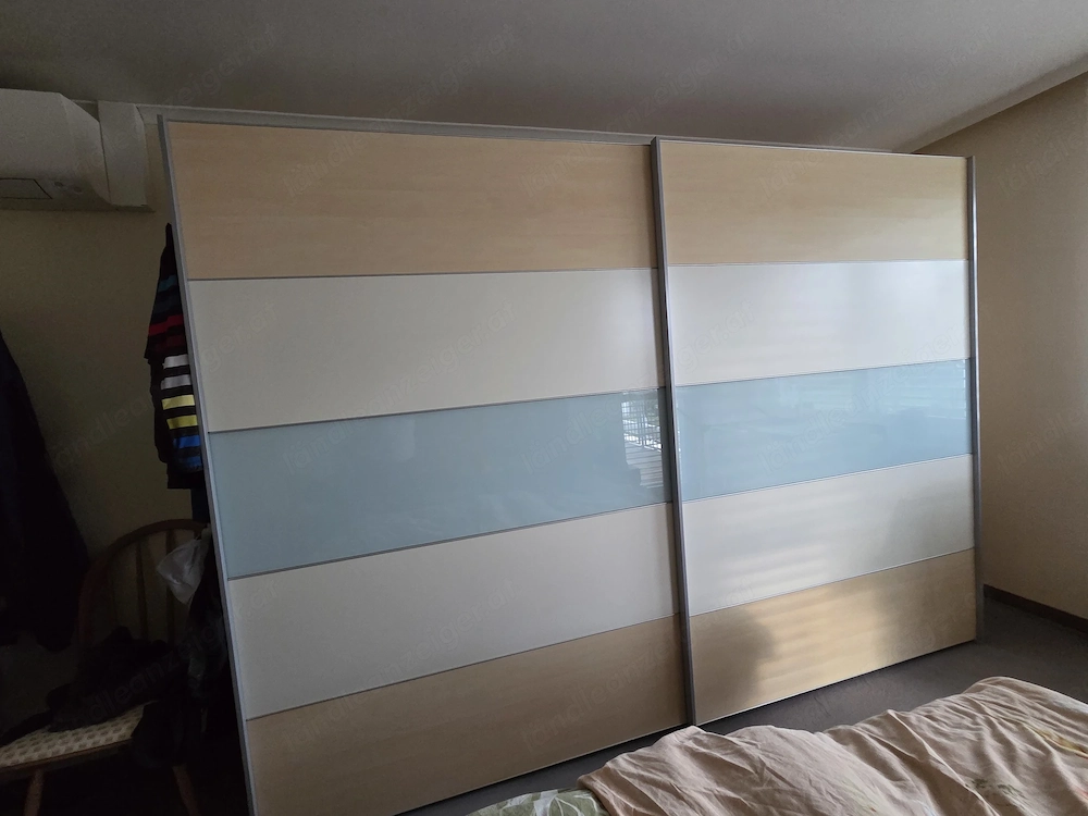 Schiebetürenschrank