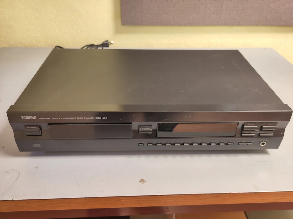 Yamaha CD Player - CDX-493