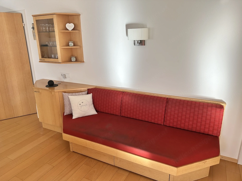 Sofa mit Schrank - wegen Umbau abzugeben.