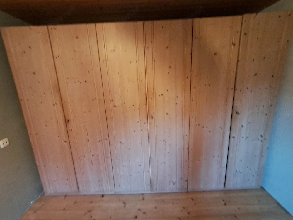 Hochwertiger Kleiderschrank aus Vollholz   Massivholz   Sehr geräumig
