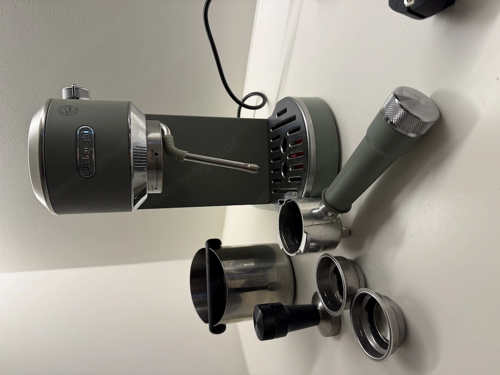DeLonghi Dedica Duo Espressomaschine - Grün