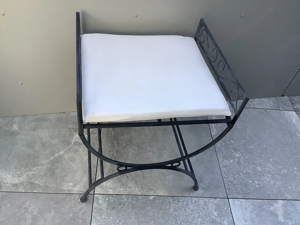 Schmiedeeiserner Hocker